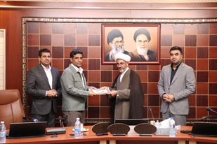 تقدیر از رئیس سازمان آرامستان شهرداری بندرعباس توسط رئیس شورای اسلامی شهر بندرعباس