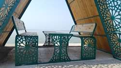 نصب ۸ آلاچیق جدید در نوار ساحلی بلوار طالقانی بندرعباس 