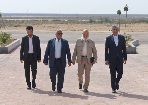 ورود دکتر مهدی چمران به بندرعباس با استقبال رسمی مسئولان شهری